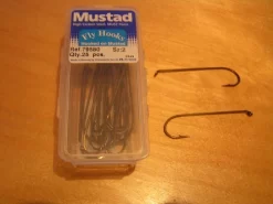 Mustad 79580 Streamer Hook 25kpl