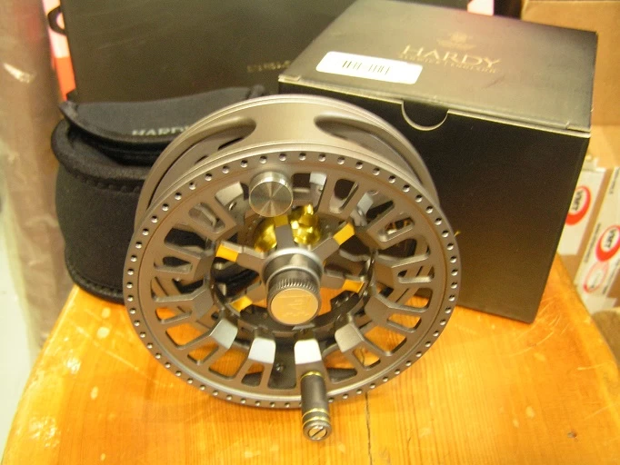 Hardy Ultralite CA DD 9000 -perhokela, Titanium